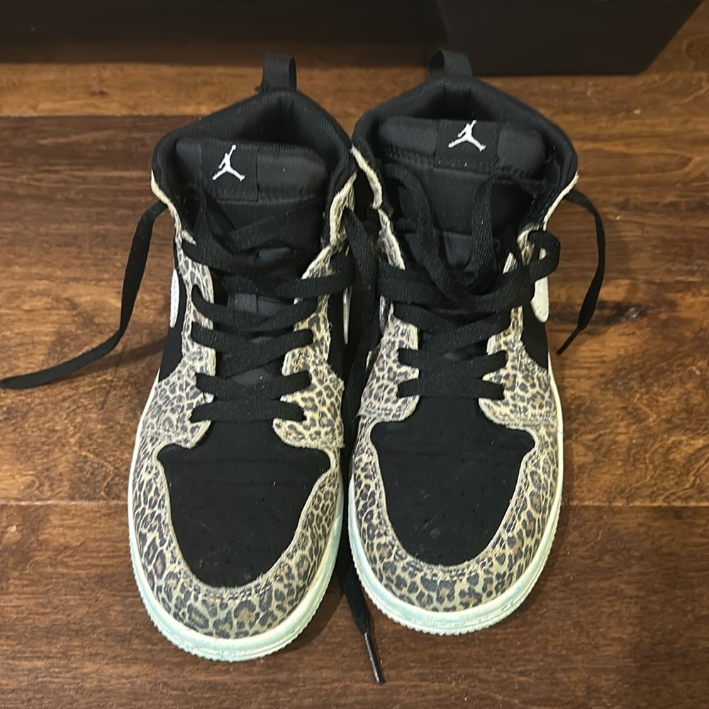 Air Jordan 1 Mid SE - 5Y used